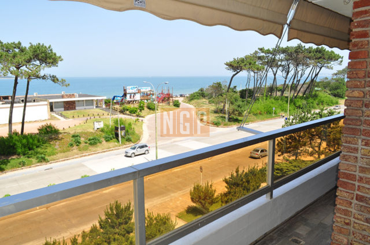 Apartamento en Mansa, 3 dormitorios  desde 2 de enero 2026 - NGP534A