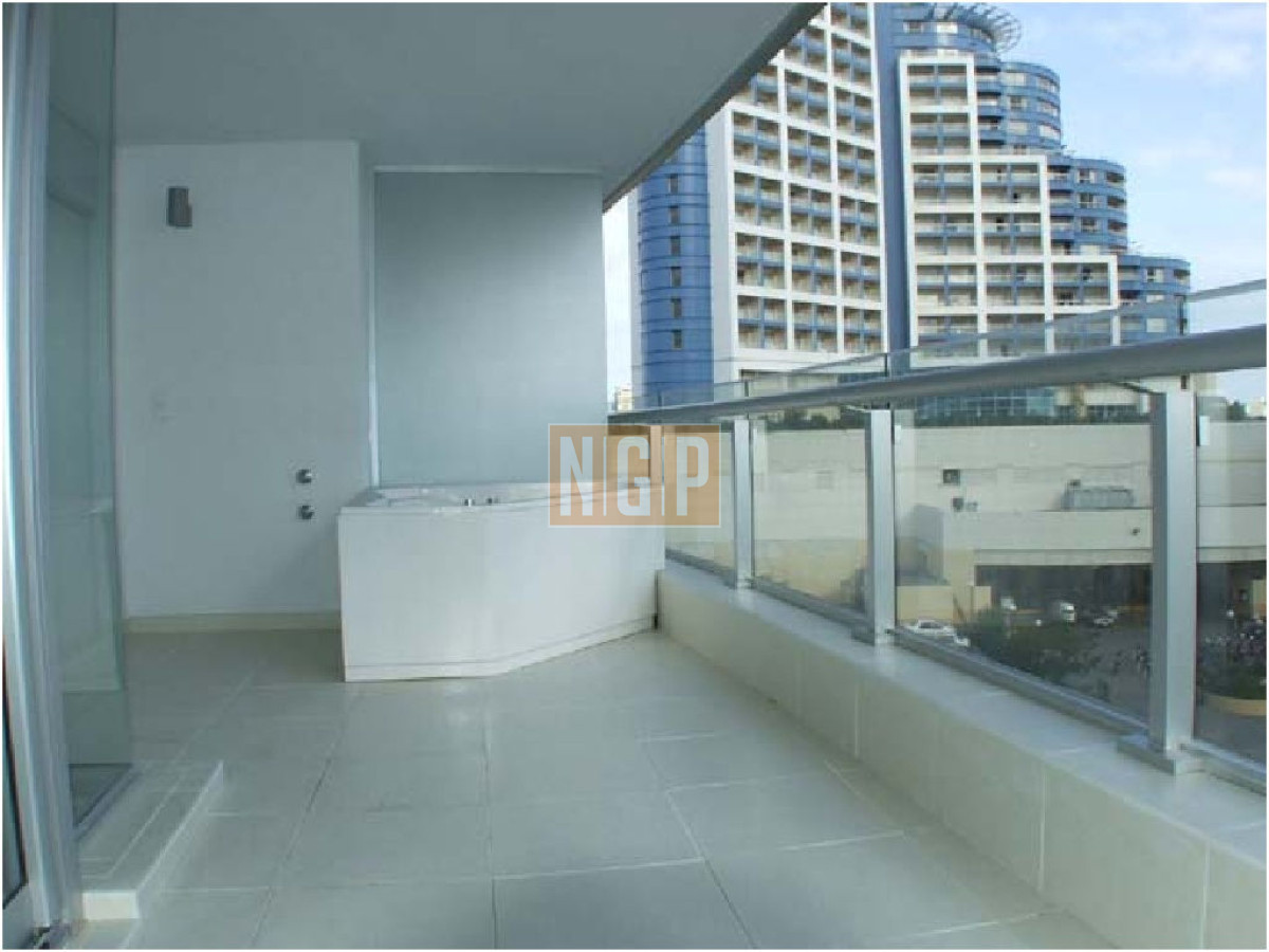 Punta del Este Piso alto con Vista al Mar!   - NGP5561A