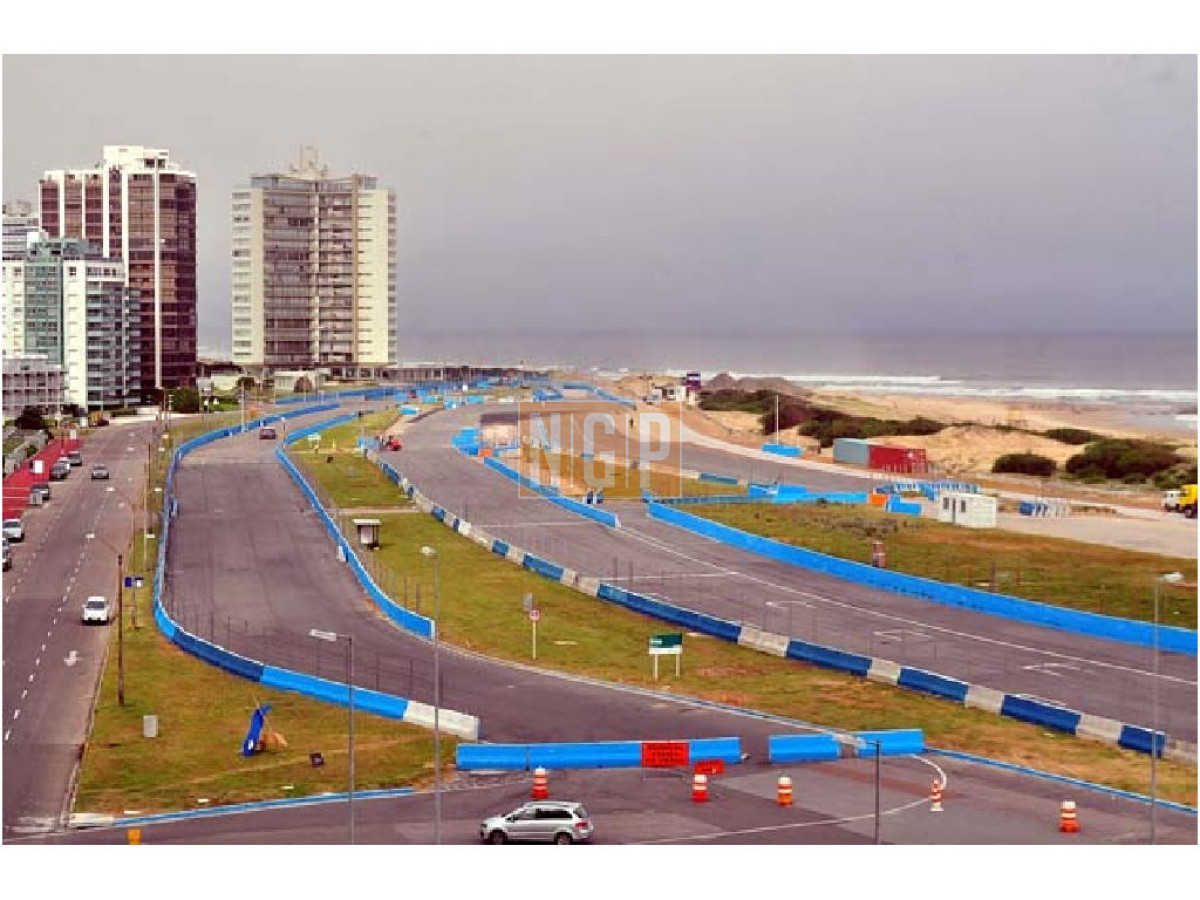   Departamento en Punta del Este, Torre   cuenta con todos los servicios. - NGP6084A