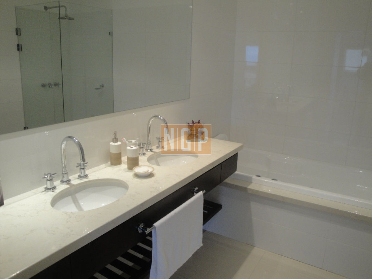 Apartamento en Brava, 4 dormitorios   - NGP9964A