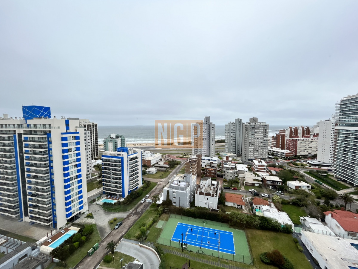 Edificio a pasos de playa brava y playa mansa con todos los servicios - NGP34A