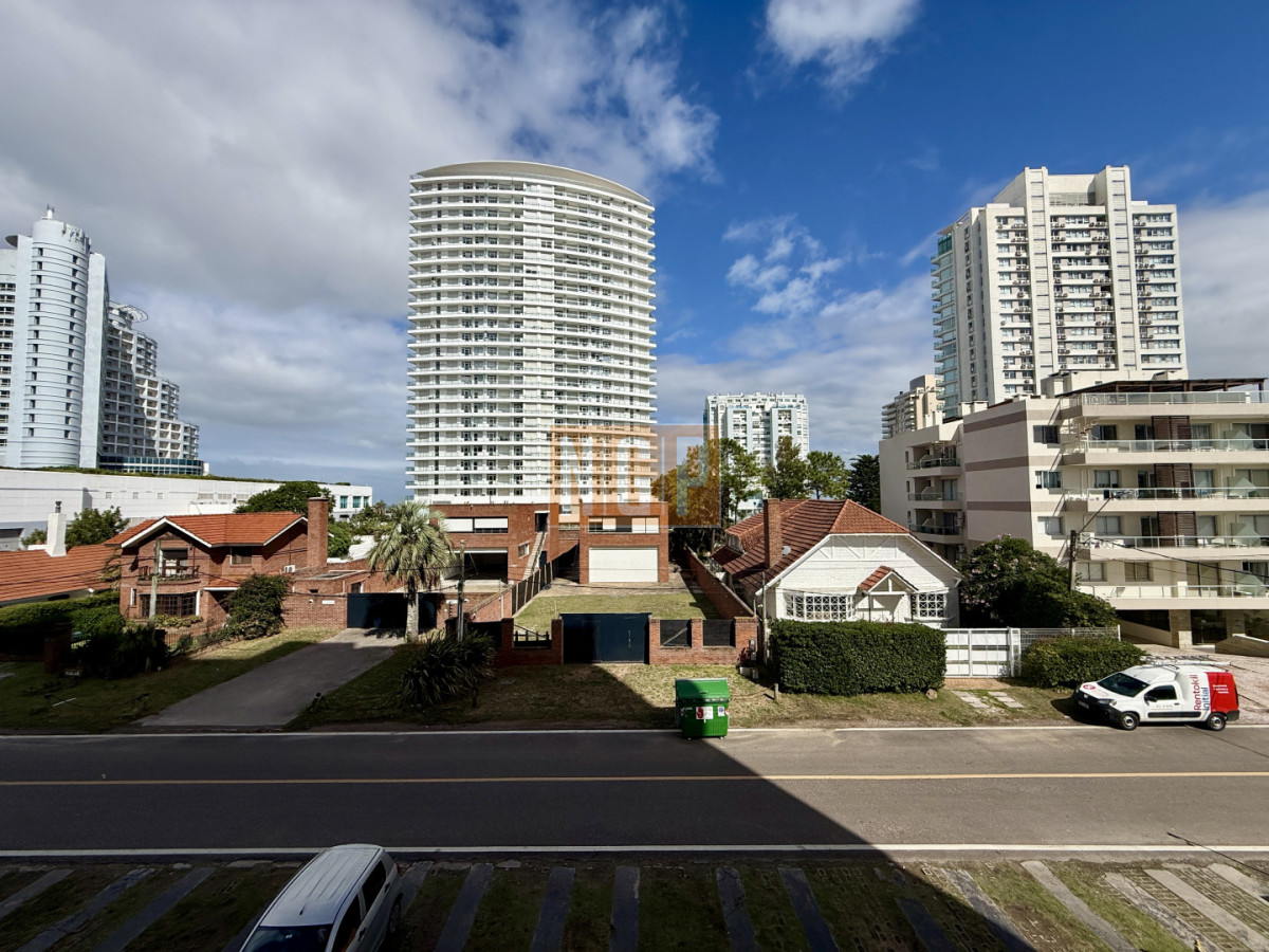 Apartamento en Venta en Edificio Cap Breton Playa Mansa, Punta del Este - NGP7499A