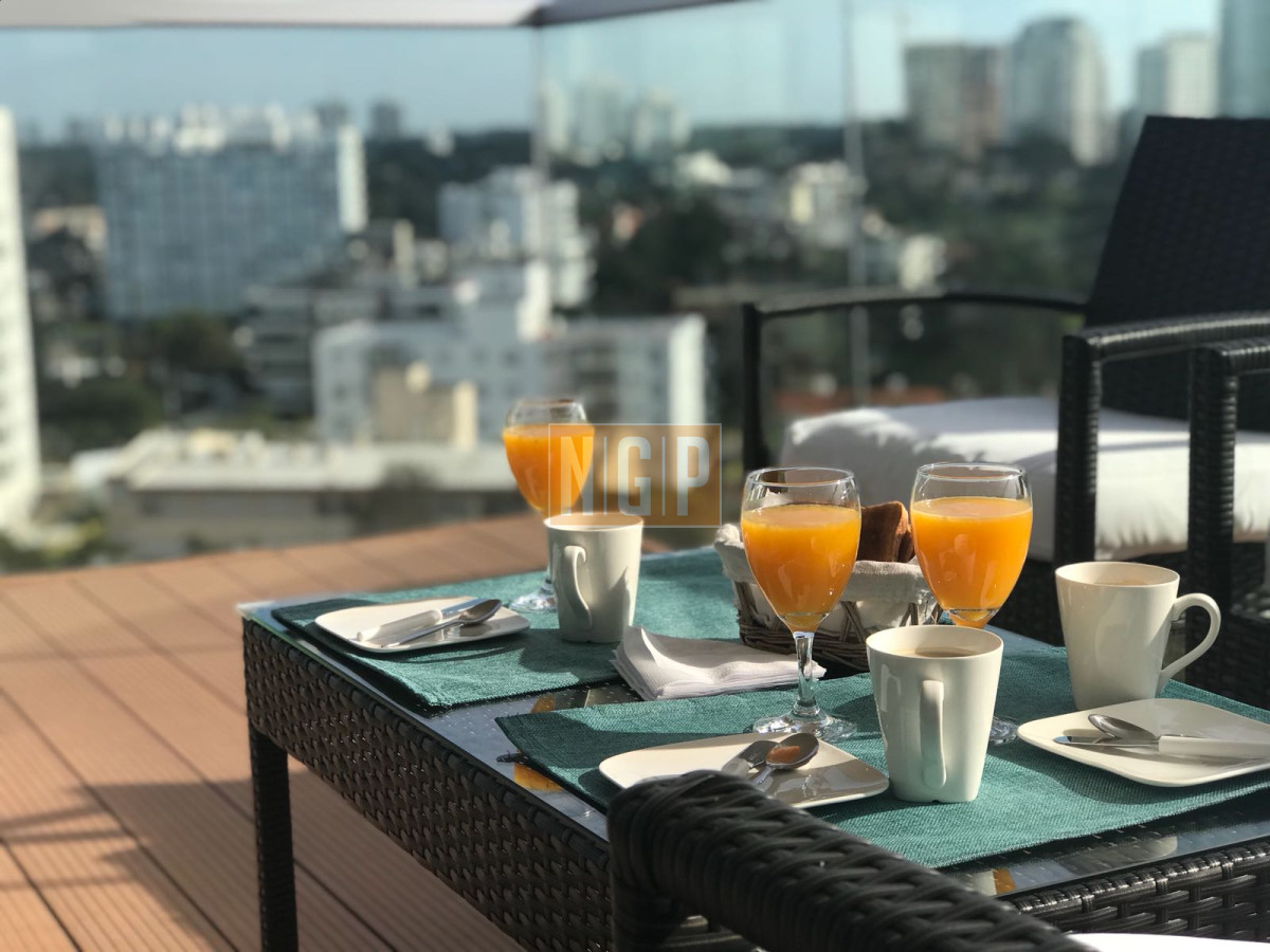   Departamento en Punta del Este, Torre   cuenta con todos los servicios. - NGP10552A
