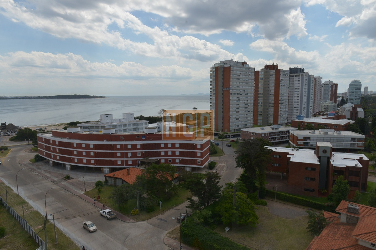 APARTAMENTO NUEVO CON VISTA Y TODOS LOS SERVICIOS - NGP10111A