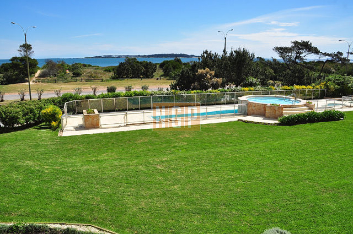 HERMOSO APTO FRENTE AL MAR - NGP15266A