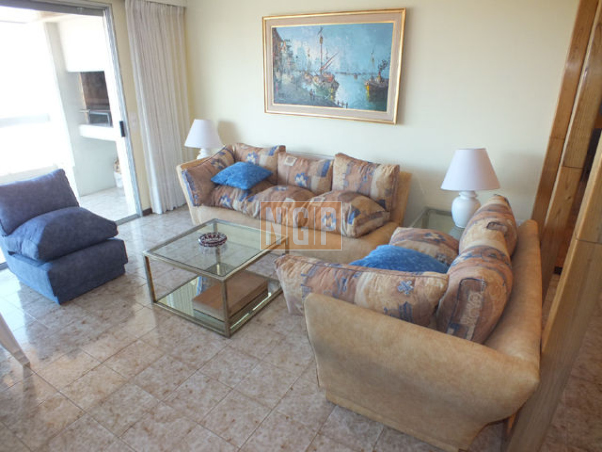  Punta del Este Piso alto con Vista al Mar! - NGP5312A