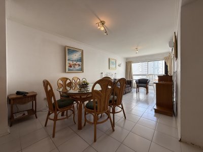 Apartamento en venta dormitorio y medio Punta del Este Torre triángulo Aidy Grill  