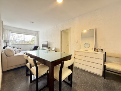 Apartamento en Edificio Mansamar - Primera Línea al Mar