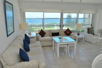 Apartamento en venta de 3 dormitorios en primera linea de la Mansa , Punta del Este 