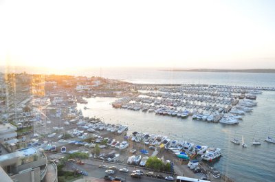   ESTUPENDA VISTA AL PUERTO, CON SERVICIOS Y PILETA