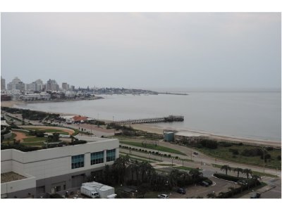 Edificio de categoría , Punta del Este .- 
