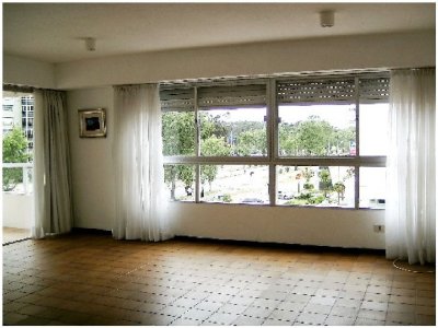 Apartamento de 2 dormitorios en Punta del Este oportunidad