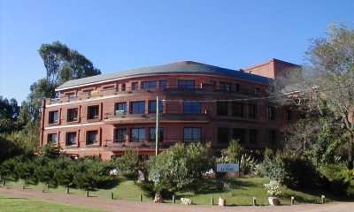 LINDISIMO EDIFICIO en una zona hermosa