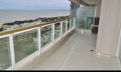 EDIFICIO FRENTE AL MAR PLAYA MANSA