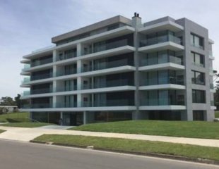 Apartamento en Mansa, 3 dormitorios CON UN GARAGE Y GASTOS POSESION PAGOS