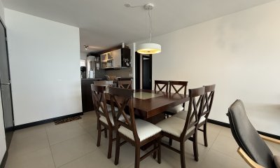 Edificio en playa mansa, con servicios