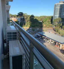 edificio a pasos de Punta Shopping
