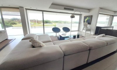 APARTAMENTO NUEVO FRENTE AL MAR EXCELENTE