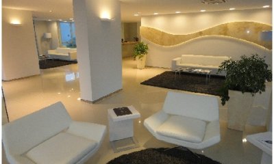 Departamento en Punta del Este, Torre   cuenta con todos los servicios.