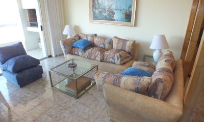 Punta del Este Piso alto con Vista al Mar!