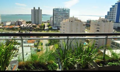 Punta del Este Piso alto con Vista al Mar!