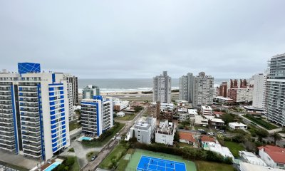 Edificio a pasos de playa brava y playa mansa con todos los servicios