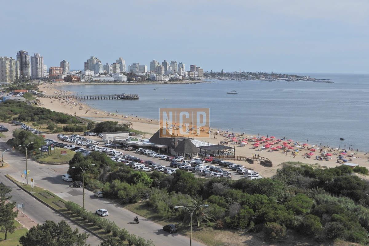 Apartamento en Mansa, 3 dormitorios  Y DEPENDENCIA - NGP112A
