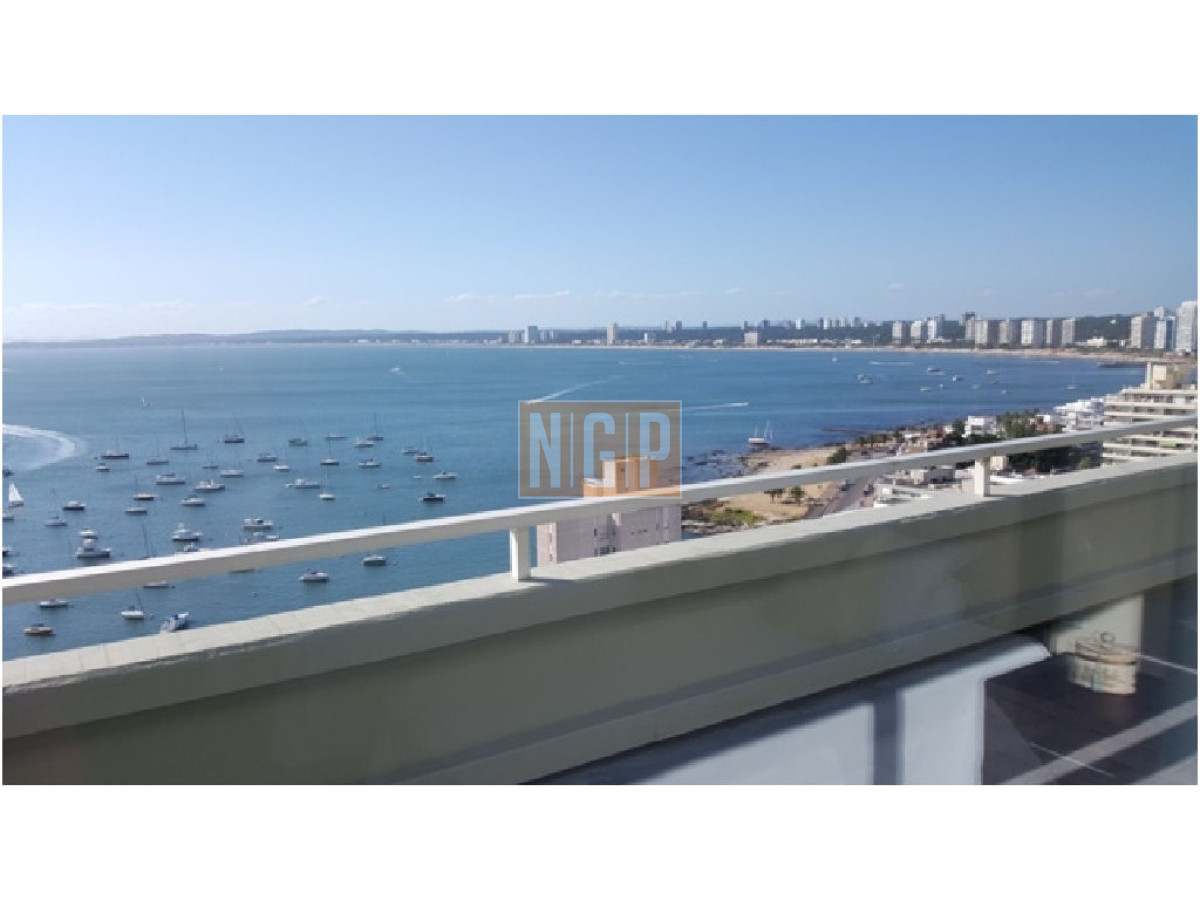DIVINO SUPER BIEN DECORADO  VISTA TOTAL AL PUERTO TODO RECICLADOA NUEVO CON PISCINA Y SERV DE MUCAMA  - NGP1301A