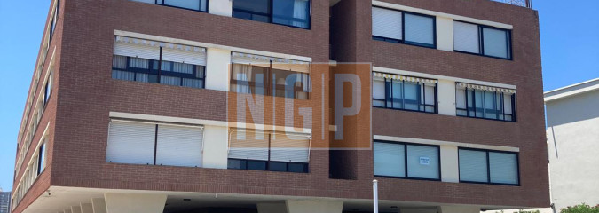 Apartamento en venta – Edificio Carbe, Playa Mansa, Punta del Este