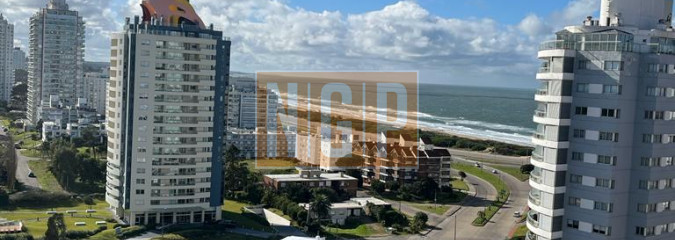 Punta del Este Piso alto con Vista al Mar