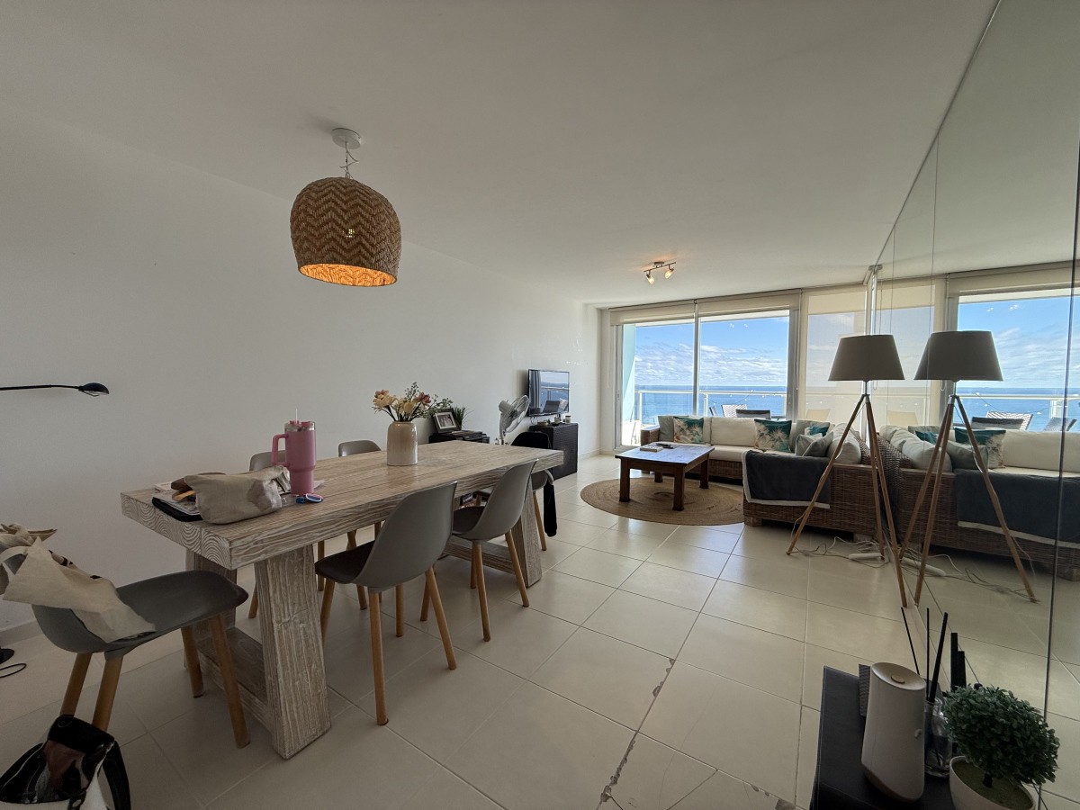 Apartamento en venta en Season Tower, Punta del Este.