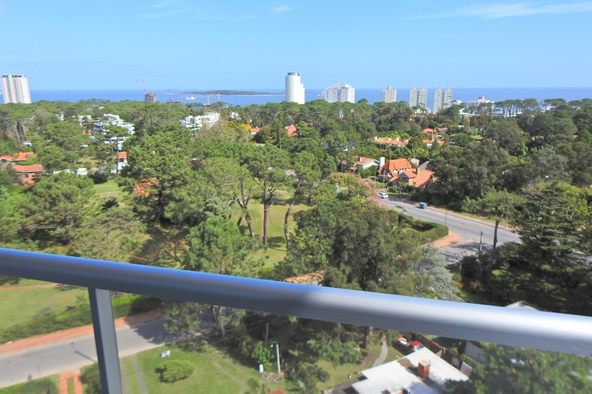 Venta de apartamento de 3 dorm, con excelentes servicios