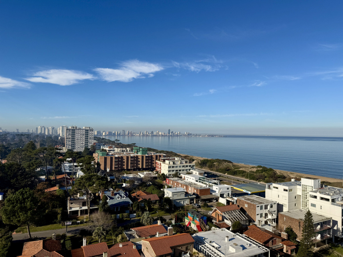 Apartamento en Venta en Le Jardin - Primera Linea de Playa Mansa - Punta del Este 