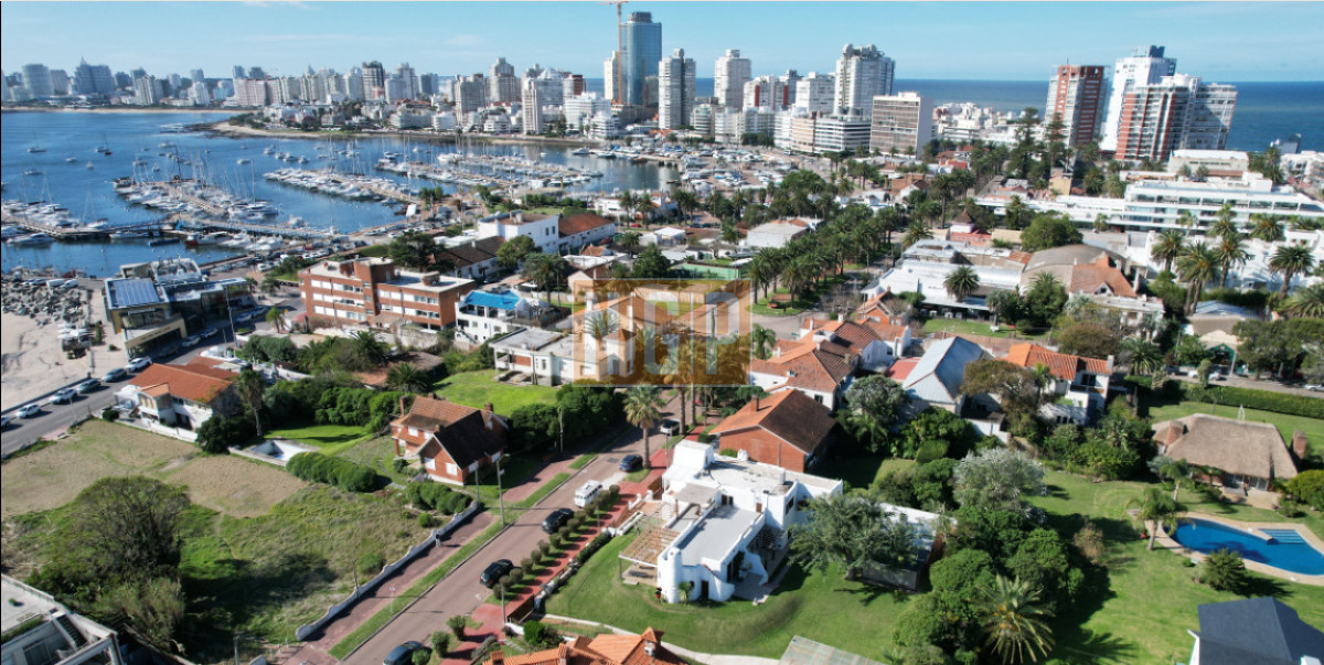 Chalet en venta con vista al mar en casco histórico de la Península.  - NGP30987C