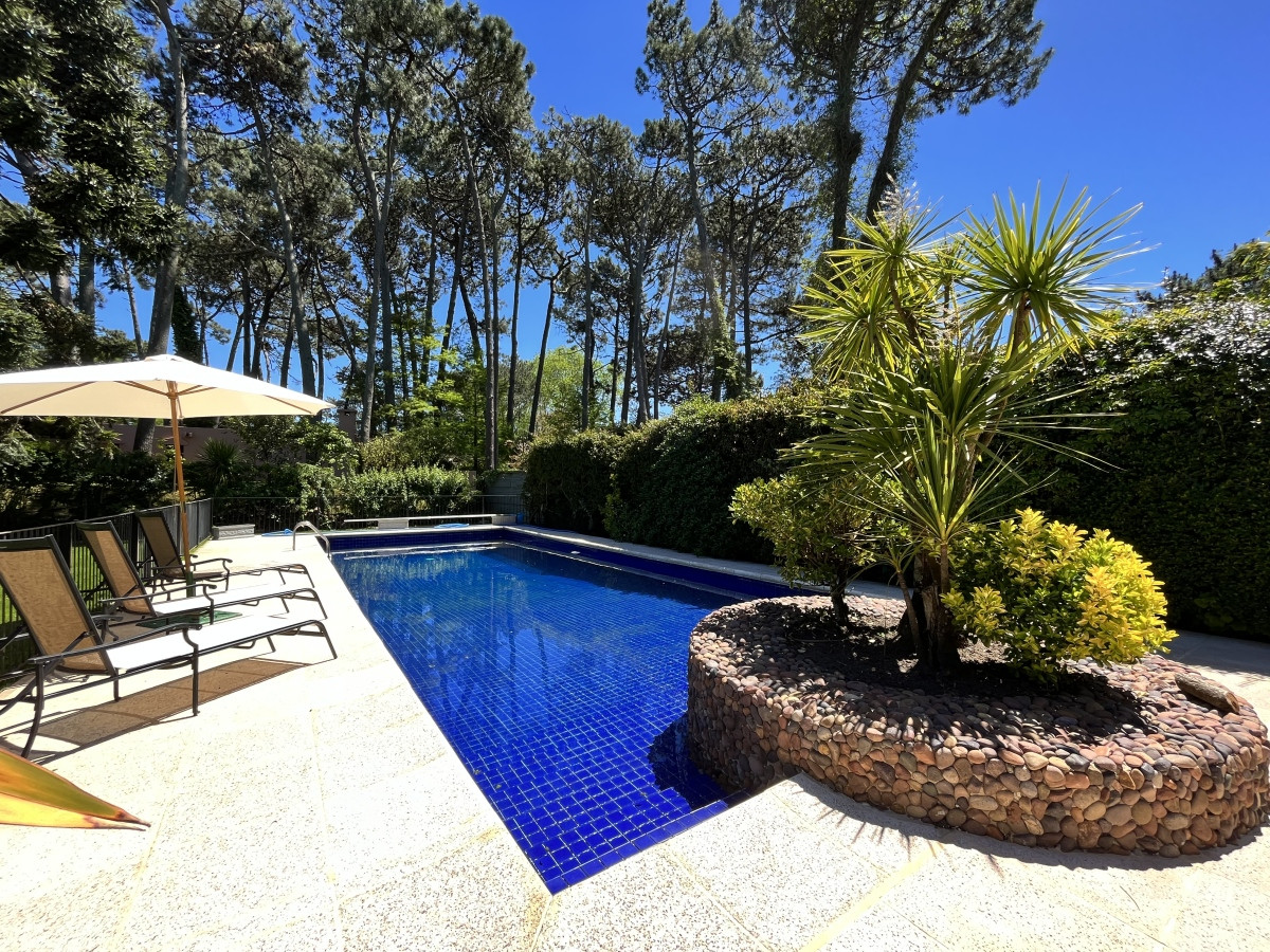 Imagen de Residencia reciclada con 5 dorm y 5 baños. Piscina climatizada. Punta del Este.