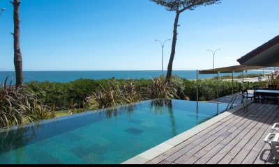 Hermosa casa frente al mar , playa mansa Punta del Este.-