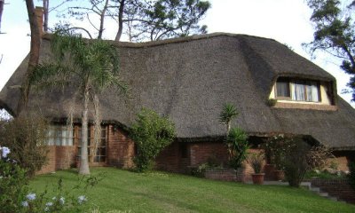 hermosa cabaña en pinares a pocos metros del mar