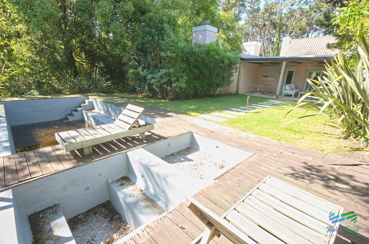 Casa ID.4130 - Alquilo casa de 4 dormitorios con piscina en Playa Brava, Punta del Este