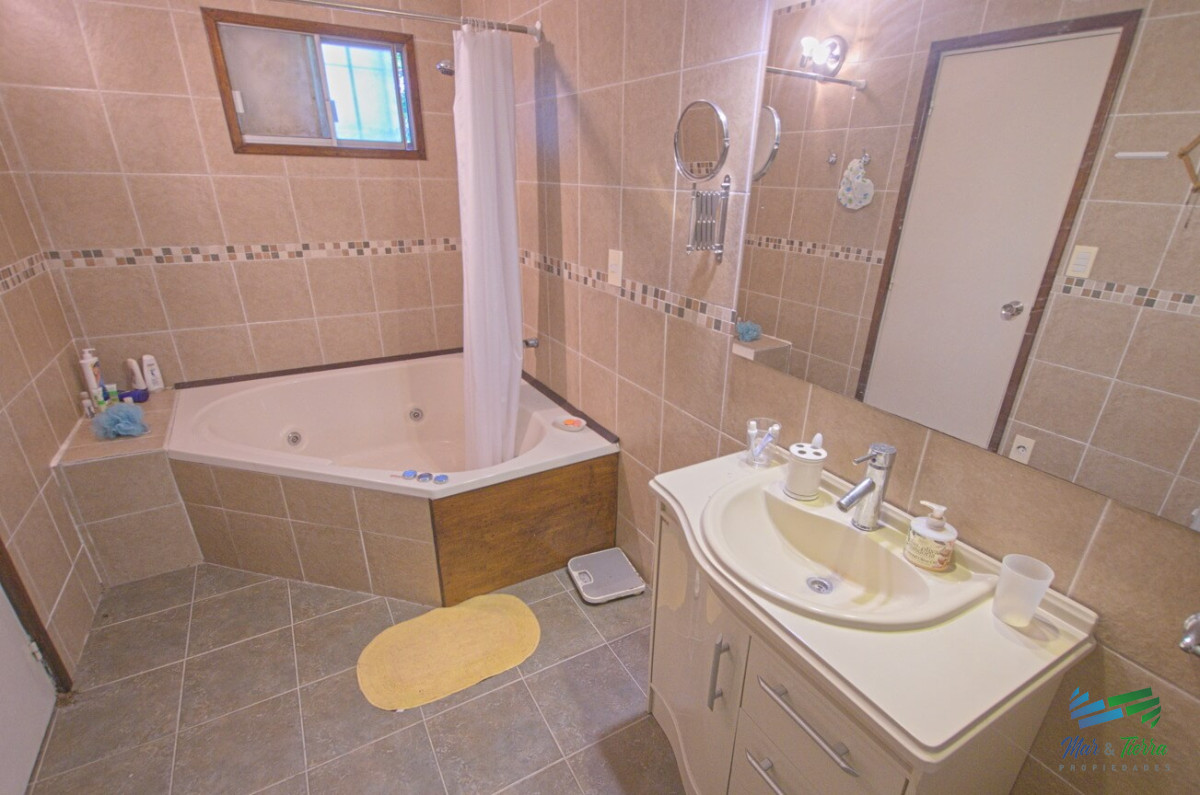 Casa ID.4130 - Alquilo casa de 4 dormitorios con piscina en Playa Brava, Punta del Este