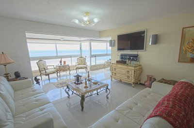 Apartamento en alquiler, frente al mar, Punta del Este!
