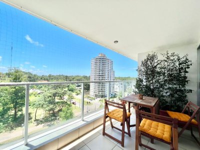 Apartamento en venta con parrillero propio, Punta del Este, Roosevelt