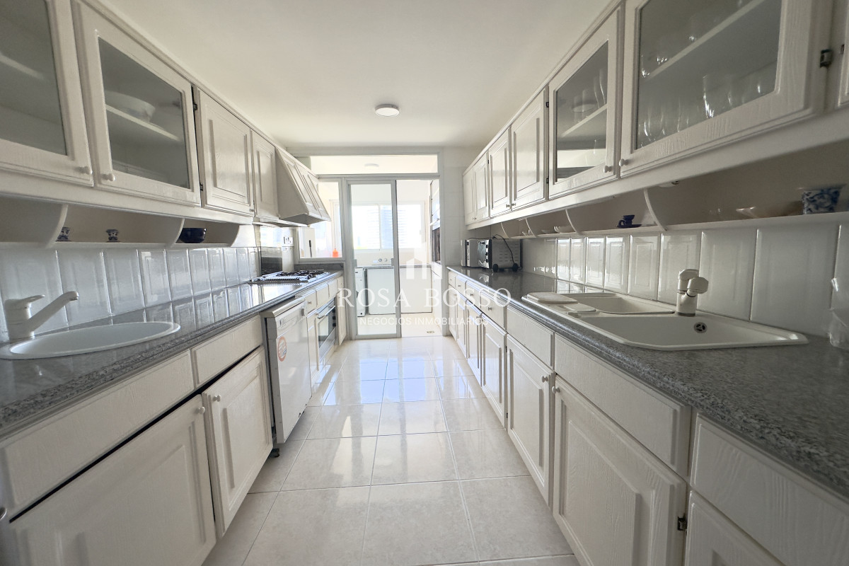 Apartamento ID.8687 - Venta apartamento de 3 dormitorios en primera linea - Mansa