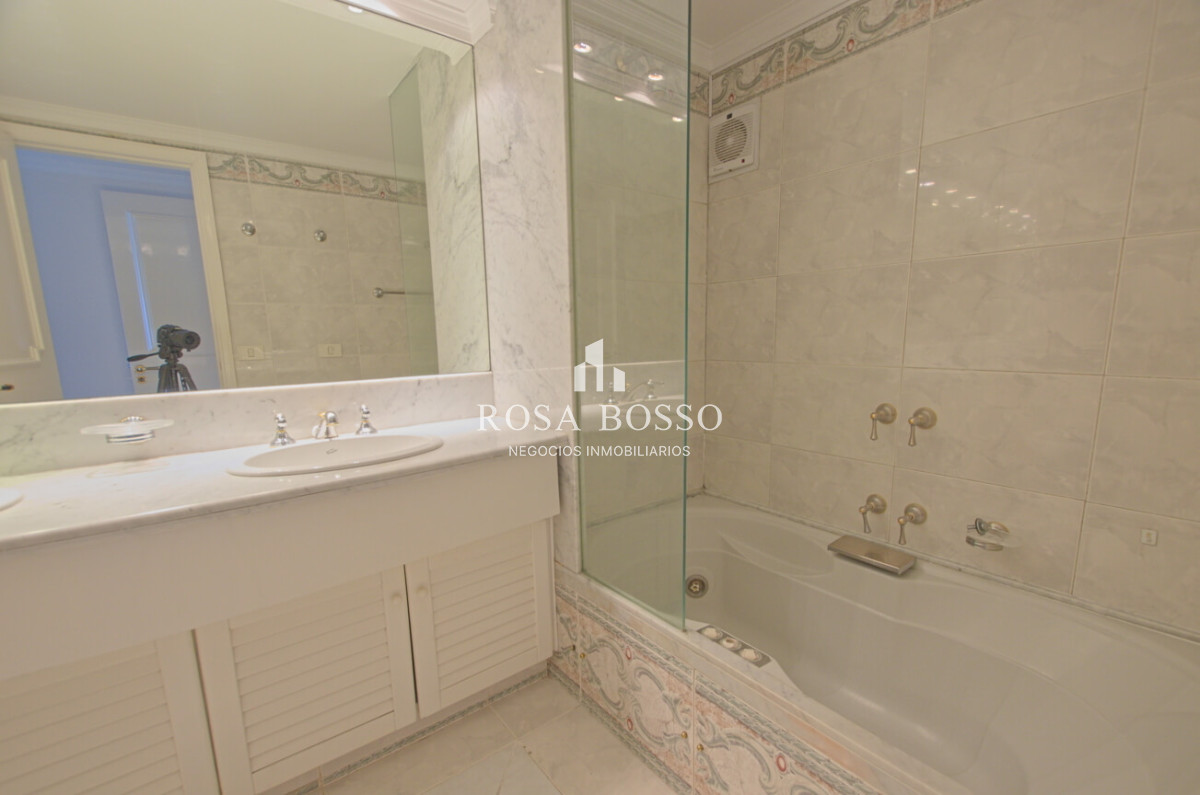 Apartamento ID.8687 - Venta apartamento de 3 dormitorios en primera linea - Mansa