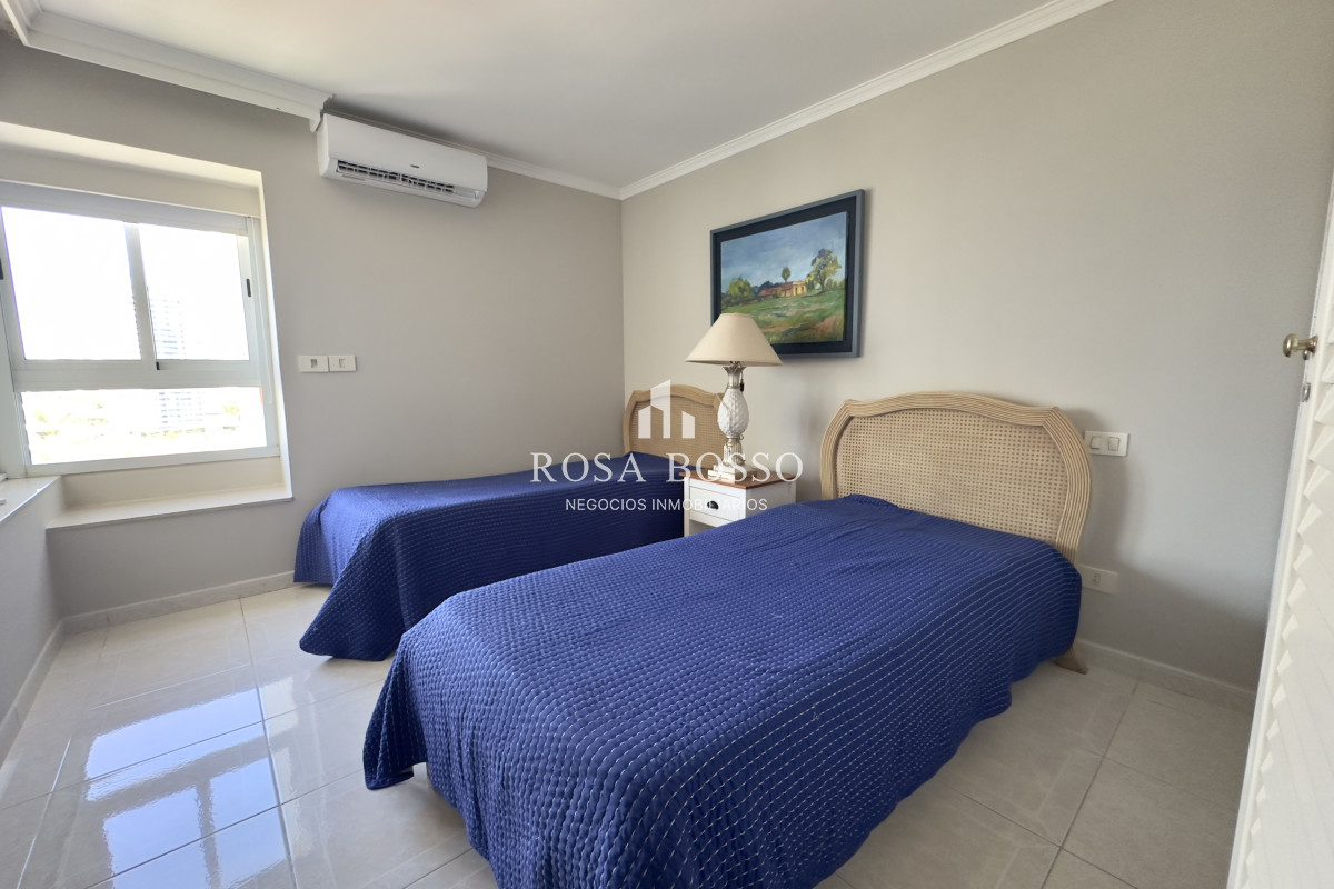 Apartamento ID.8687 - Venta apartamento de 3 dormitorios en primera linea - Mansa