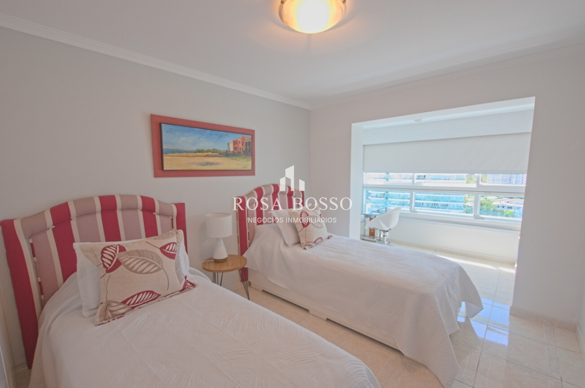 Apartamento ID.8687 - Venta apartamento de 3 dormitorios en primera linea - Mansa