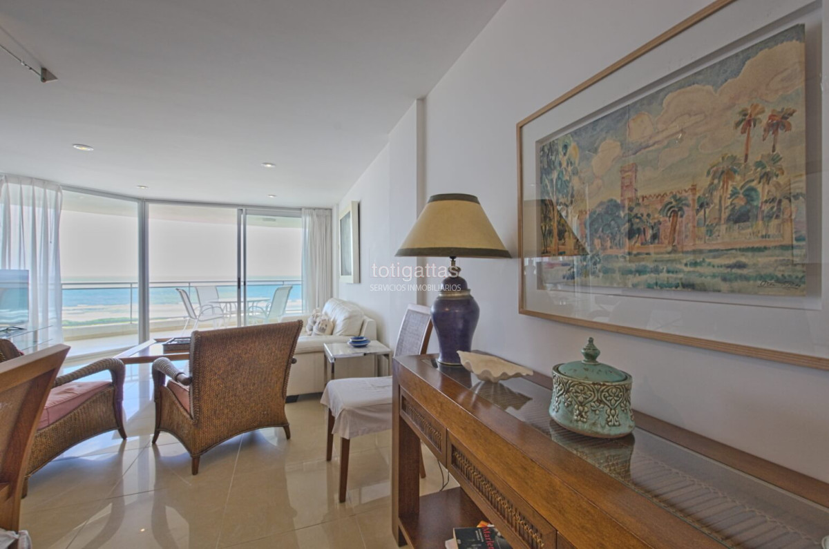 Apartamento ID.1404 - Apartamento con 3 dormitorios más dependencia en alquiler