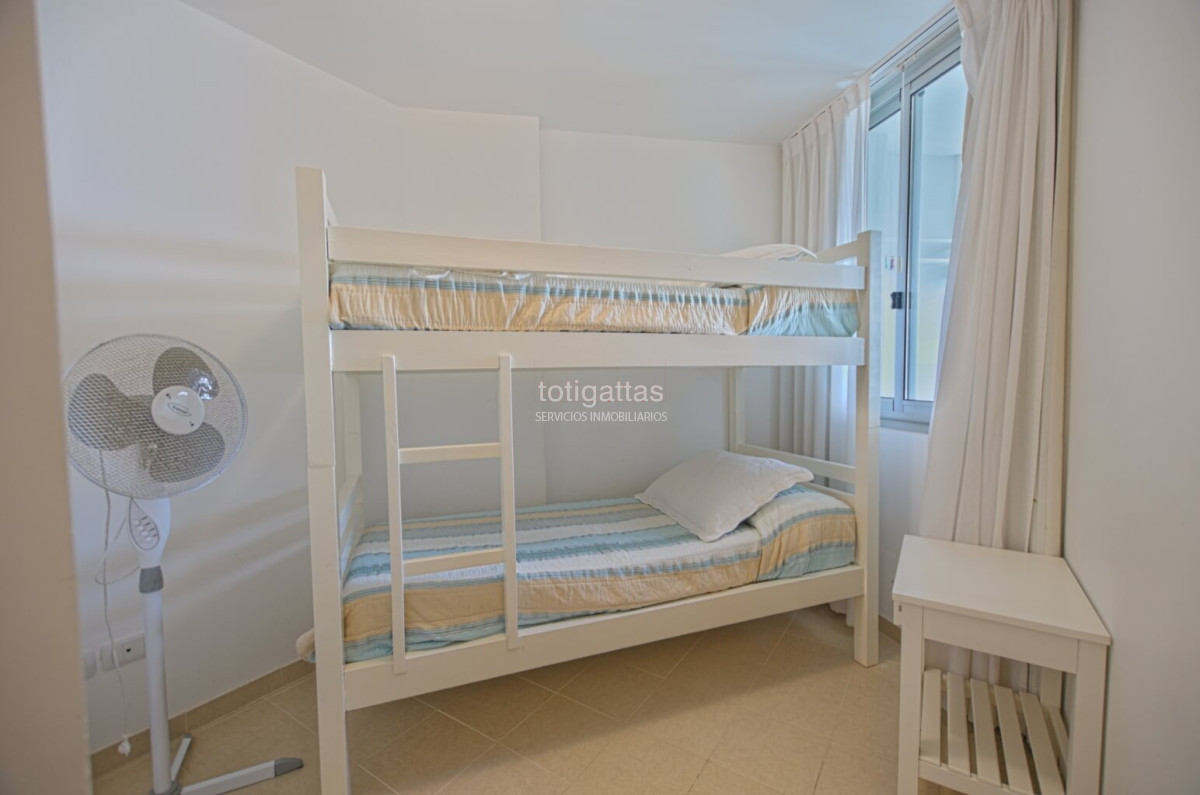 Apartamento ID.1404 - Apartamento con 3 dormitorios más dependencia en alquiler