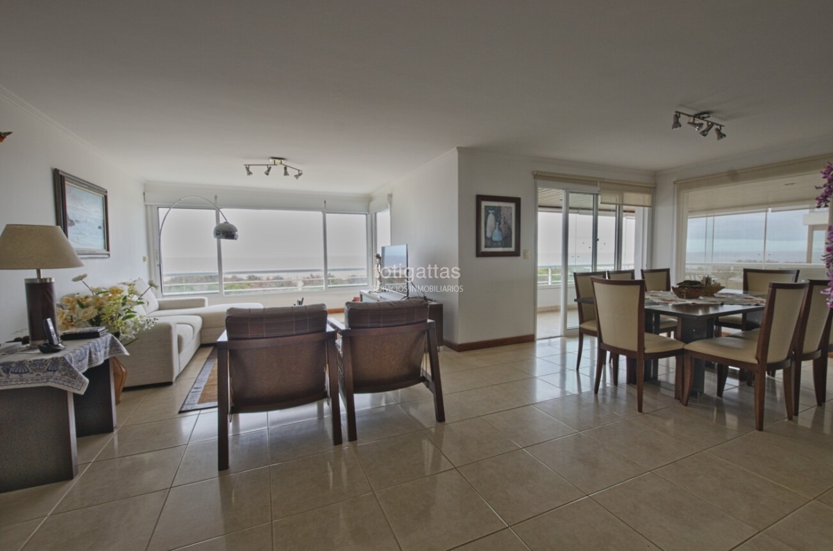 Apartamento ID.1407 - Apartamento a la venta en Playa Brava primera linea