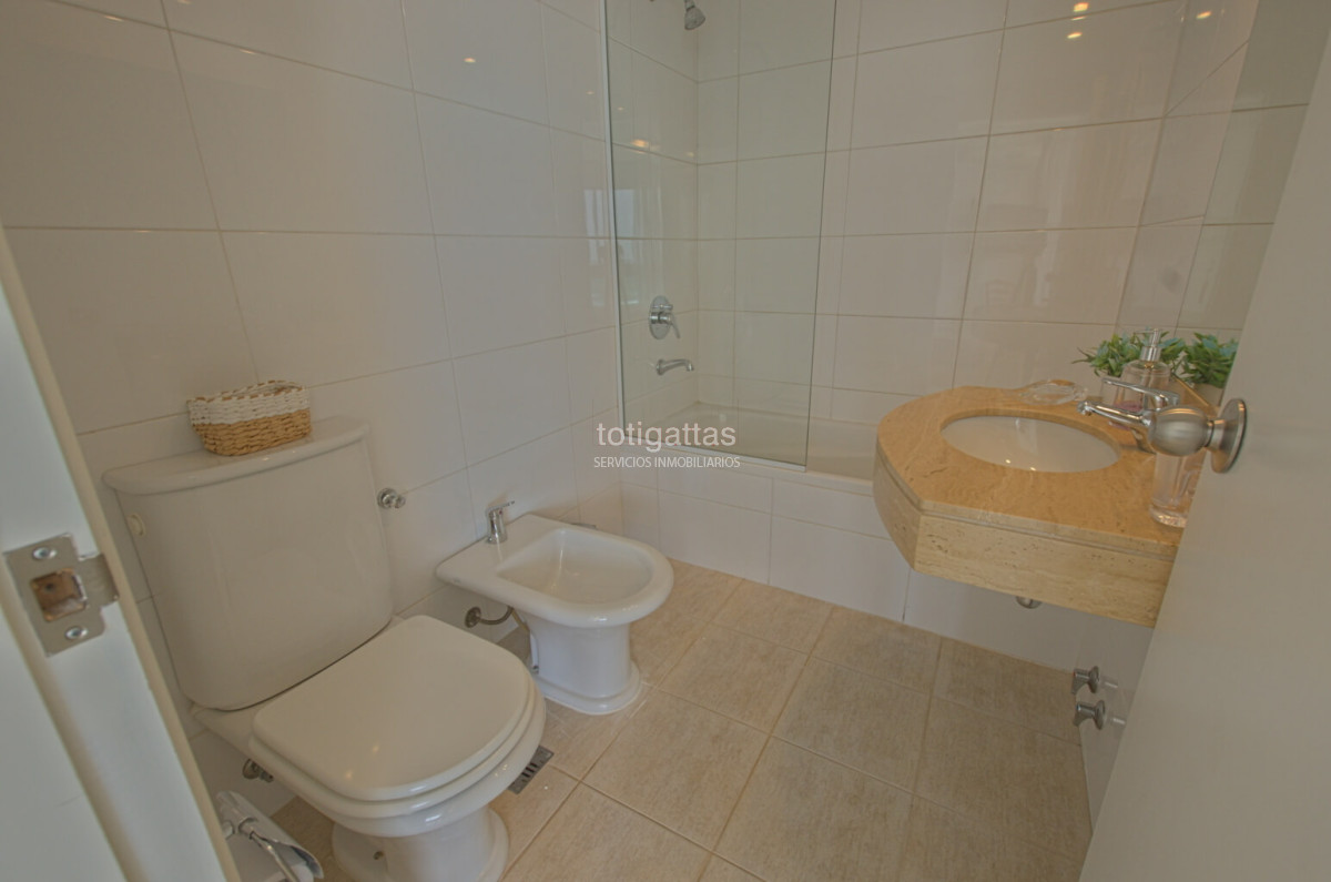 Apartamento ID.1404 - Apartamento con 3 dormitorios más dependencia en alquiler