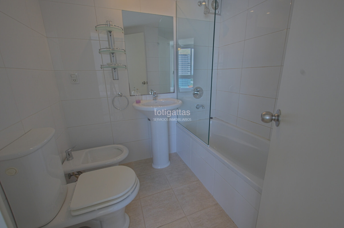 Apartamento ID.1404 - Apartamento con 3 dormitorios más dependencia en alquiler